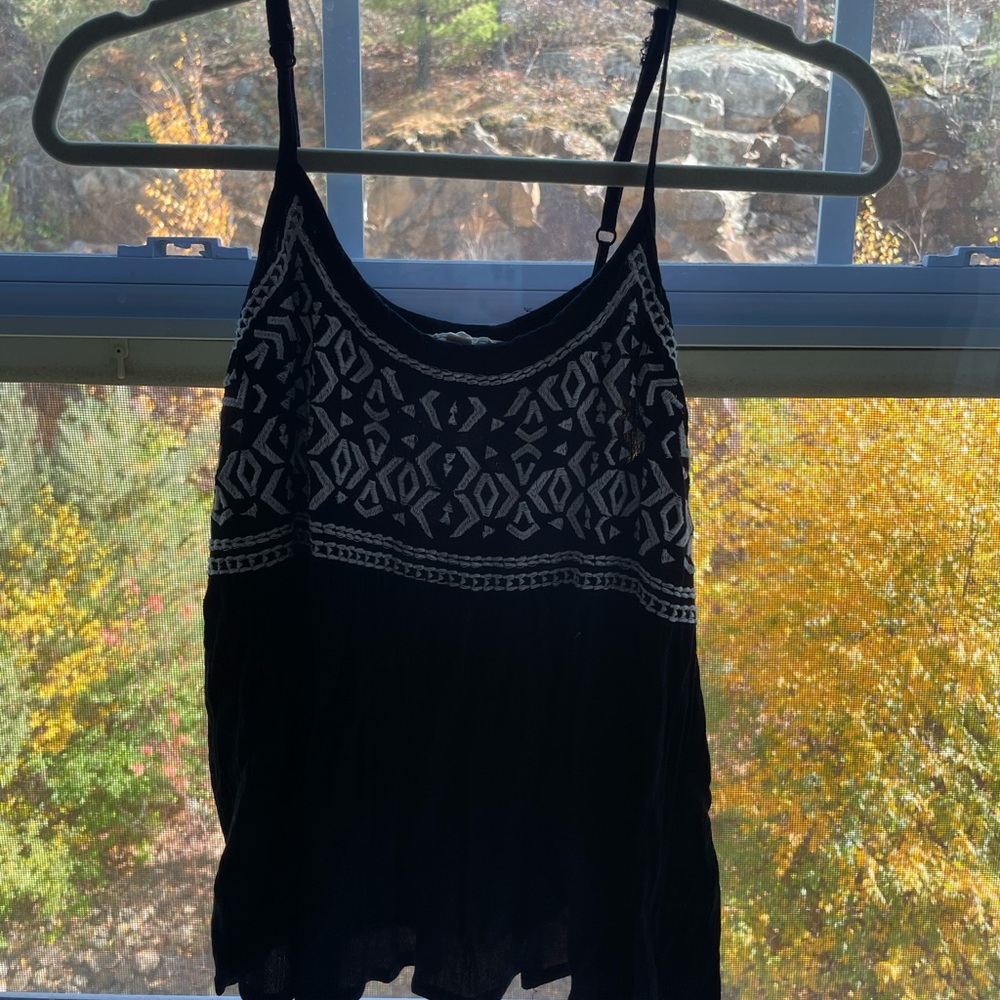 Simple black flowy tank top